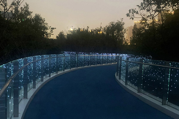 LED發(fā)光玻璃護欄